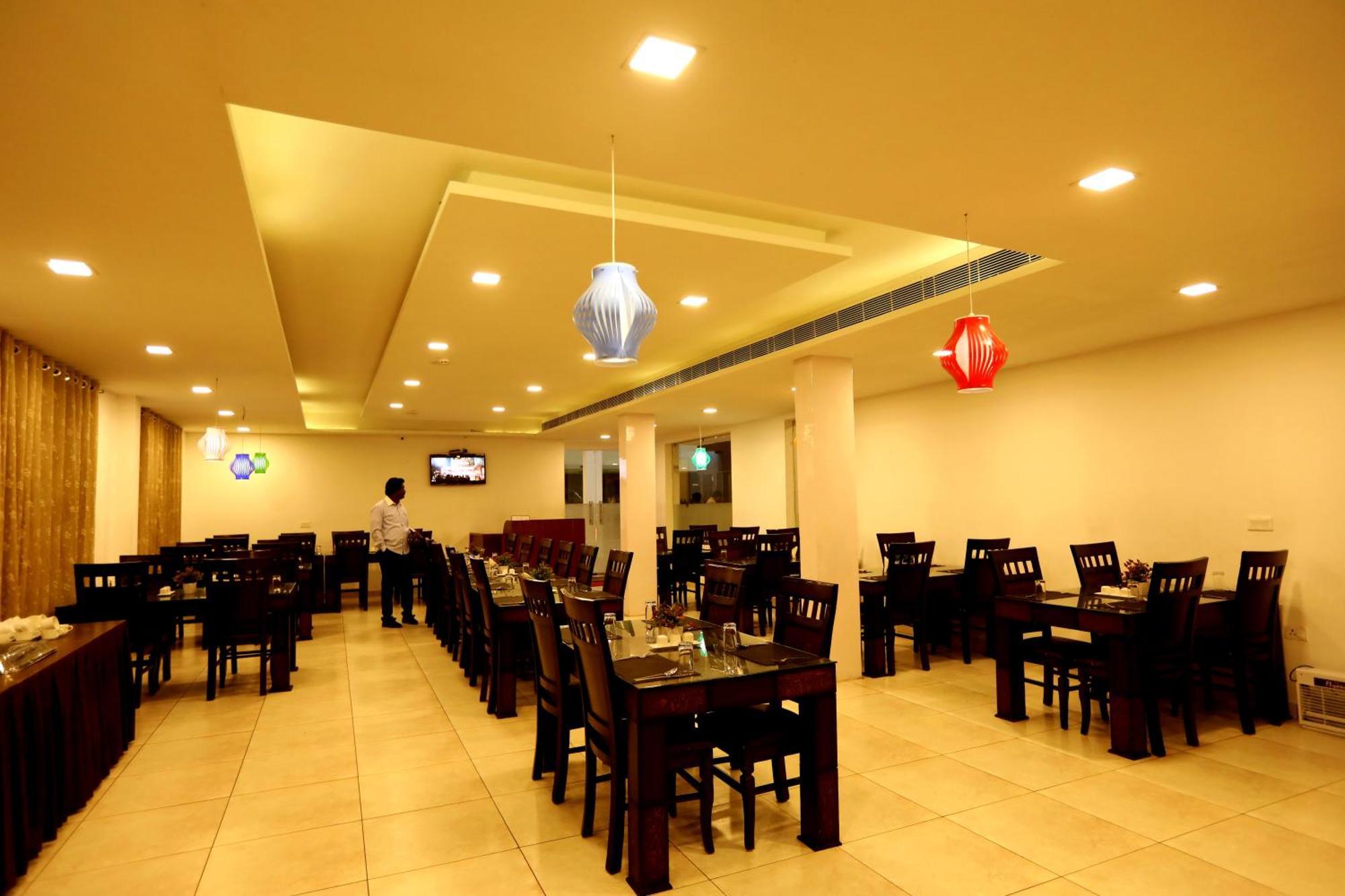 Hotel Queens Inn Velankanni Esterno foto