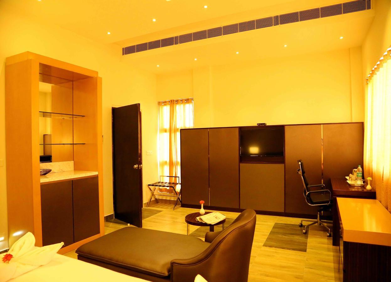 Hotel Queens Inn Velankanni Esterno foto