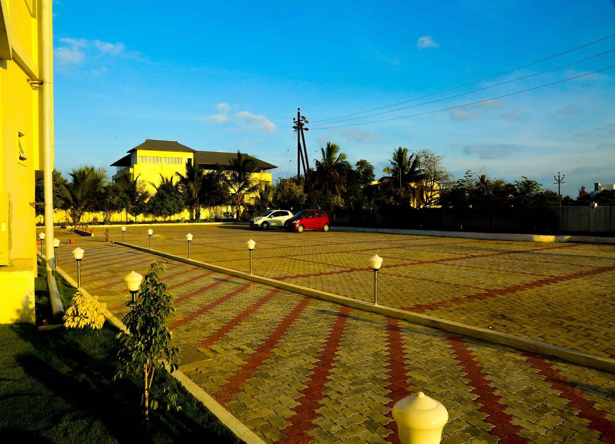 Hotel Queens Inn Velankanni Esterno foto